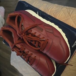 Reebok mens size 8 CL Harman